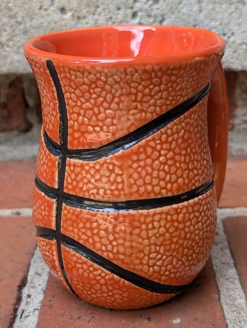 Dei Basketball Mug.  Great Pre-Owned Condition, No Chips Or Cracks.